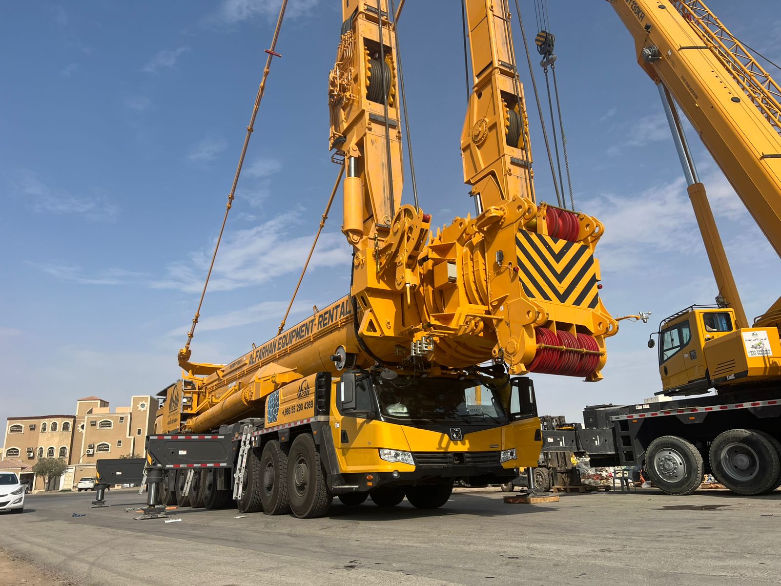 تأجير رافعة متنقلة سعة 900 طن